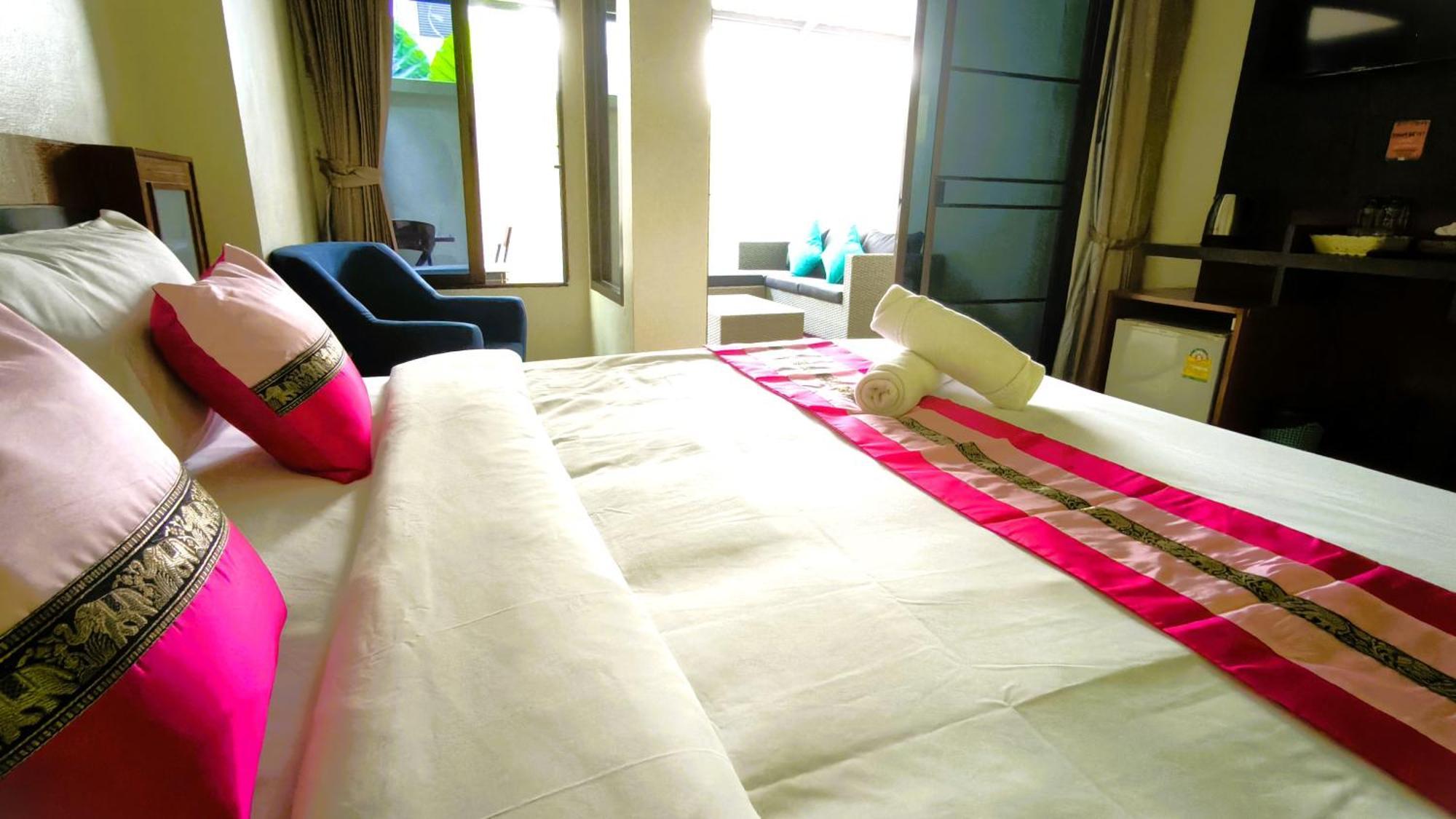 Lucky Buako Hotel Patong Eksteriør bilde