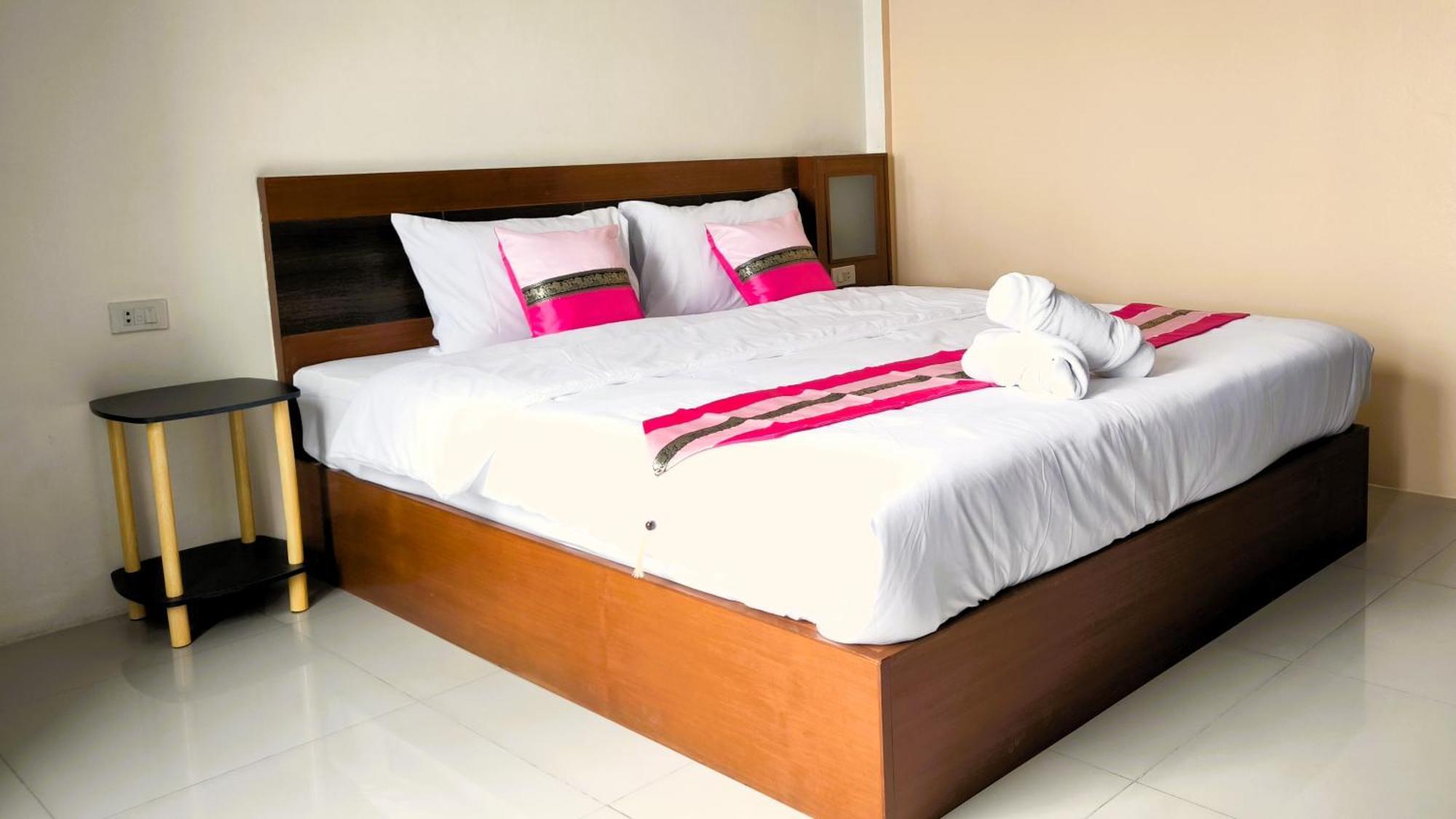 Lucky Buako Hotel Patong Eksteriør bilde