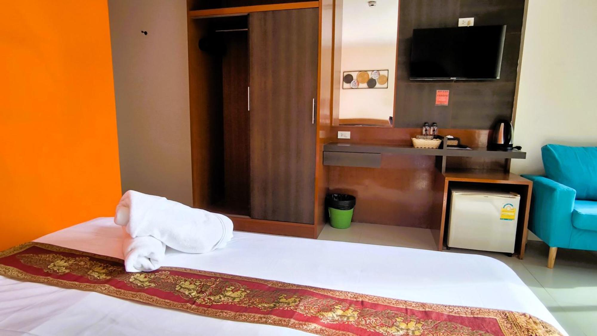 Lucky Buako Hotel Patong Eksteriør bilde